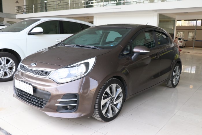 Bán Kia Rio 5 cửa 1.4AT màu nâu titan số tự động nhập Hàn Quốc 2015 đk 2016