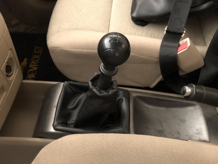 Bán Chevrolet Aveo LT 1.5MT màu bạc số sàn sản xuất 2016 biển Sài Gòn 1 chủ
