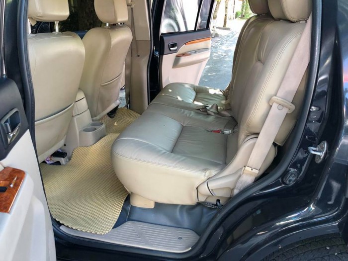 Bán Ford Everest 2011 at dầu màu đen rất mới