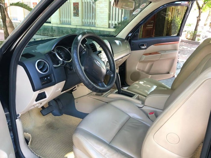 Bán Ford Everest 2011 at dầu màu đen rất mới