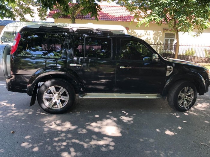 Bán Ford Everest 2011 at dầu màu đen rất mới