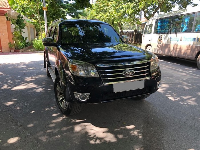 Bán Ford Everest 2011 at dầu màu đen rất mới
