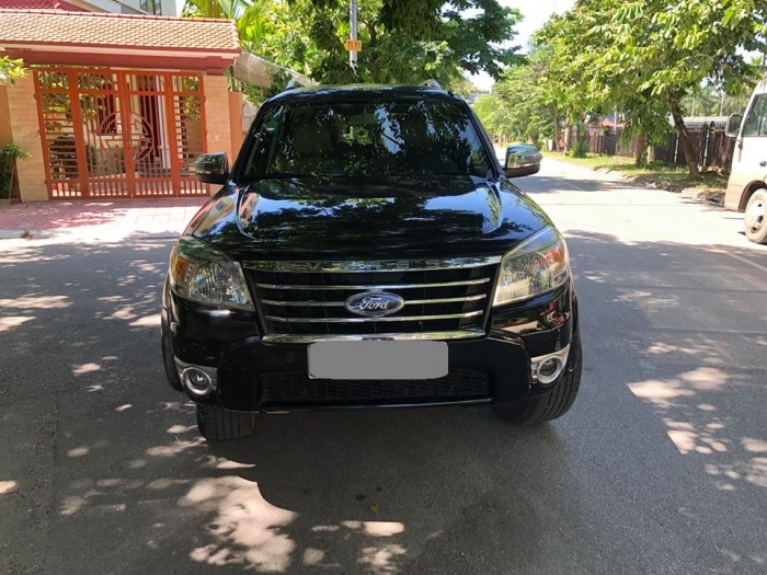 Bán Ford Everest 2011 at dầu màu đen rất mới