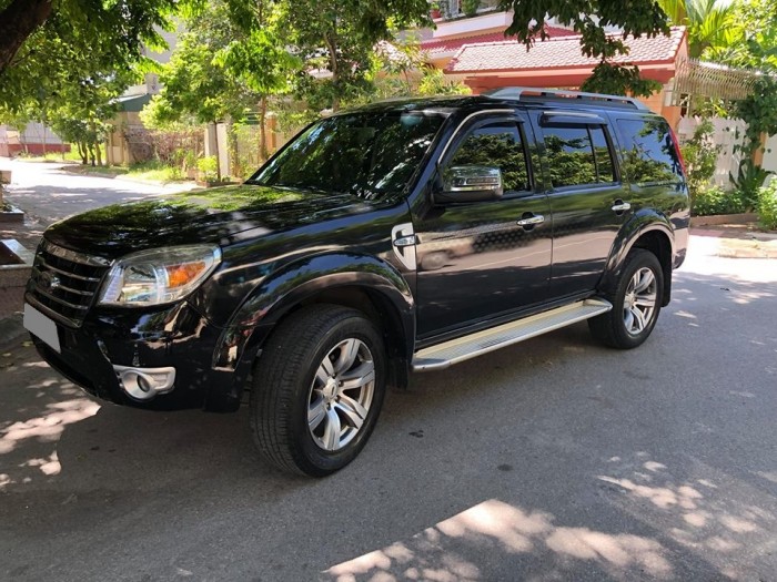 Bán Ford Everest 2011 at dầu màu đen rất mới