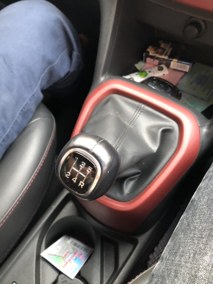 Bán Hyundai Grand i10 1.2MT 5 cửa số sàn màu bạc bản gia đình sản xuất 2018 đi 13000km