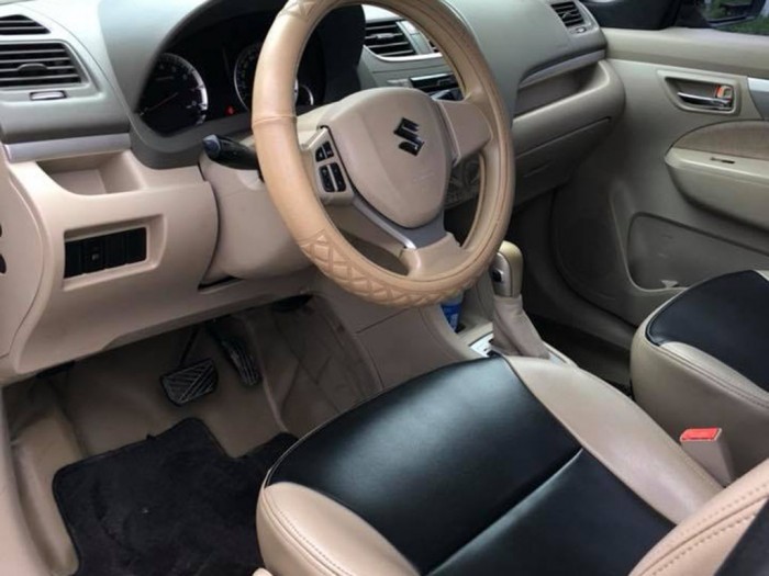 Bán Ertiga 2016 tự động Trắng xe gia đình đi ít, rất mới