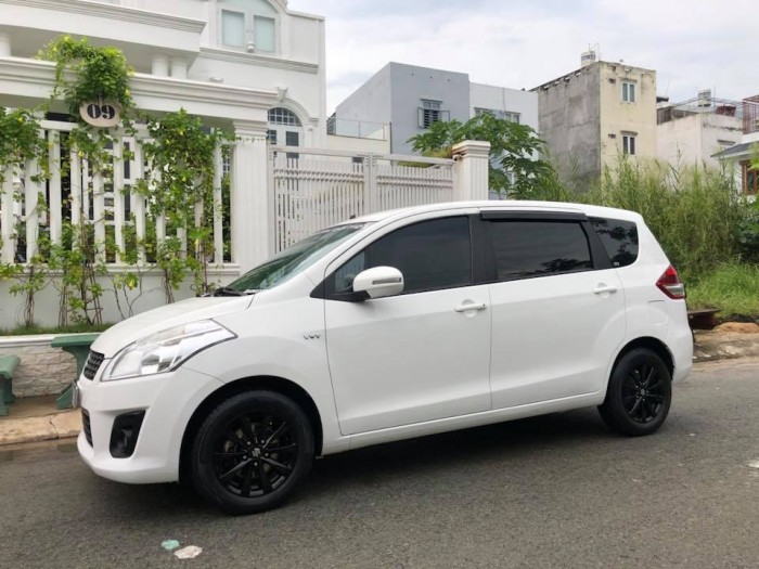 Bán Ertiga 2016 tự động Trắng xe gia đình đi ít, rất mới