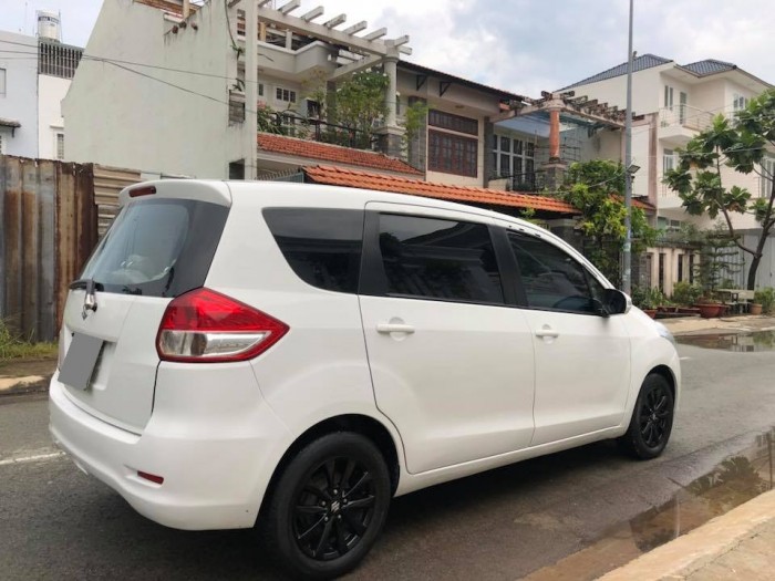 Bán Ertiga 2016 tự động Trắng xe gia đình đi ít, rất mới