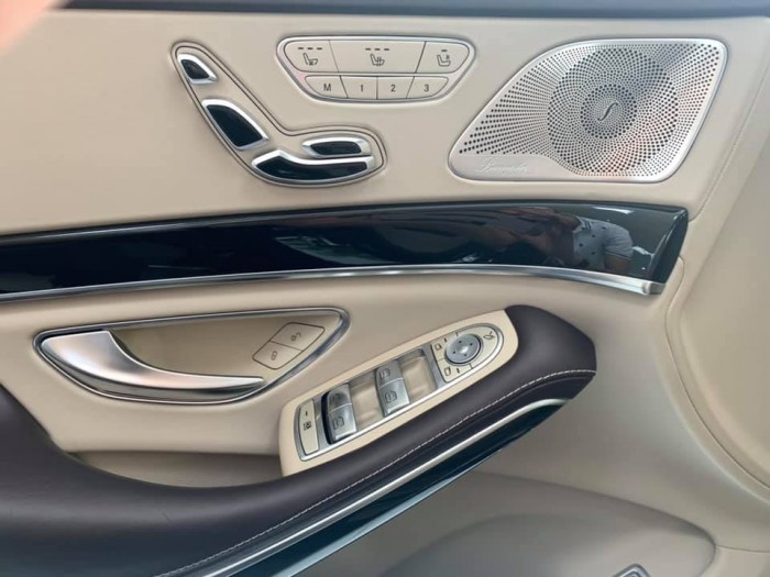 Maybach S600 2016 màu đen nội thất kem