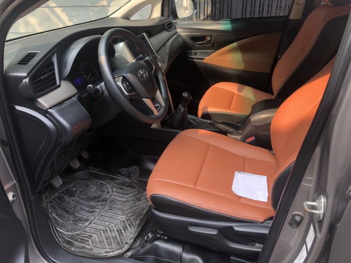 Bán Xe Innova 2017 số sàn màu Xám rất mới,