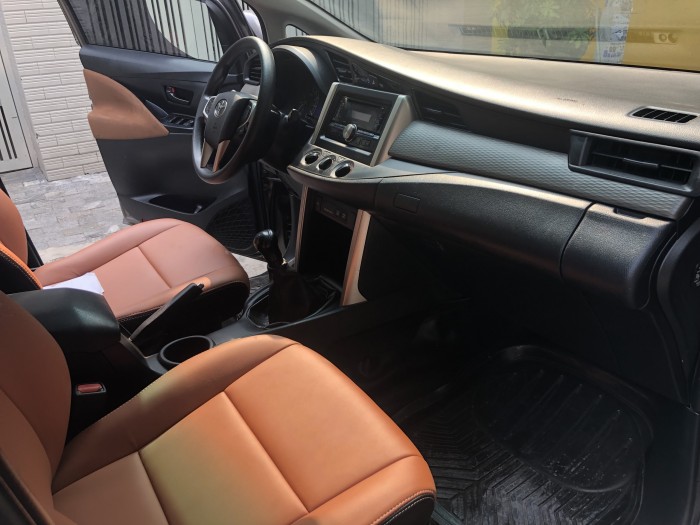Bán Xe Innova 2017 số sàn màu Xám rất mới,