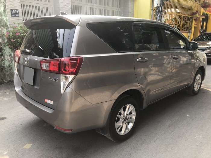 Bán Xe Innova 2017 số sàn màu Xám rất mới,