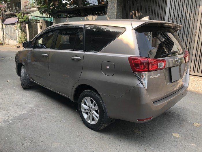 Bán Xe Innova 2017 số sàn màu Xám rất mới,