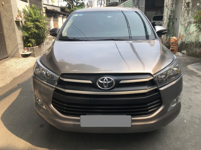 Bán Xe Innova 2017 số sàn màu Xám rất mới,