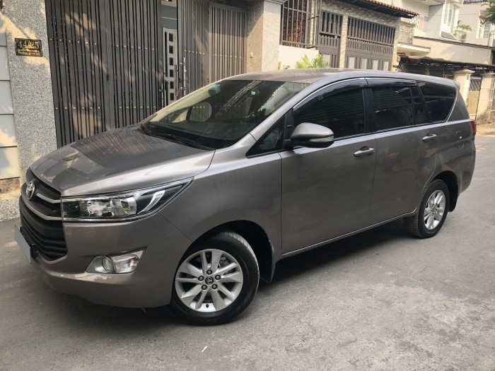 Bán Xe Innova 2017 số sàn màu Xám rất mới,