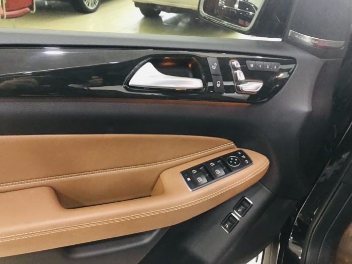 Bán Mercedes GLS 400 đã lên fom GLS 63,màu đen,sản xuất và đăng ký 2017,biển Hà Nội
