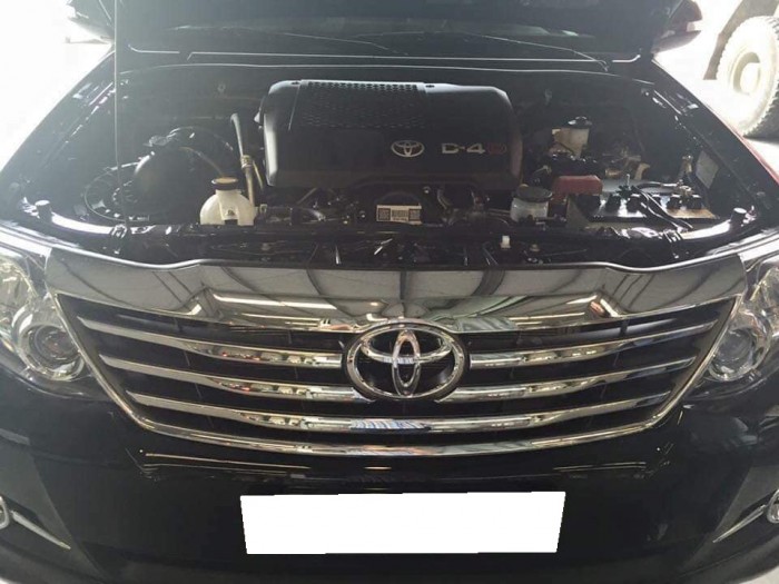 Gia đình cần bán xe Fortuner 2013, số sàn, máy dầu, màu đen