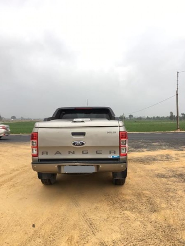 Bán Ford Ranger XLS 2016 tự động may dầu vàng kim tuyệt đẹp.