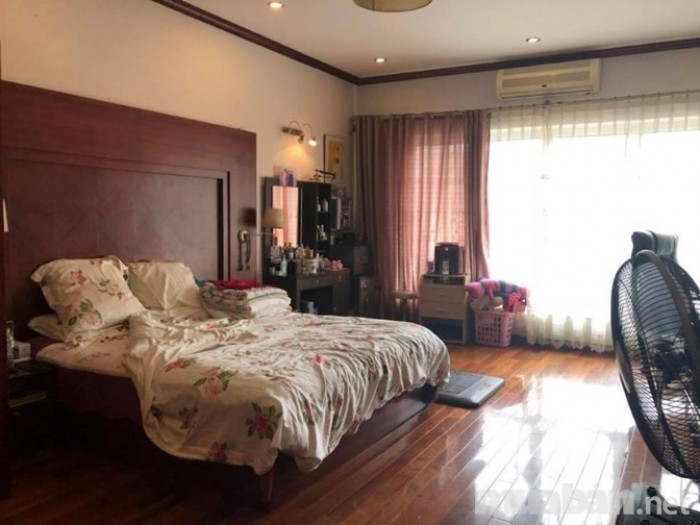 Bán nhà đẹp 5 tầng về ở luôn đường Khương Đình cách KDT Royal City 1 Km