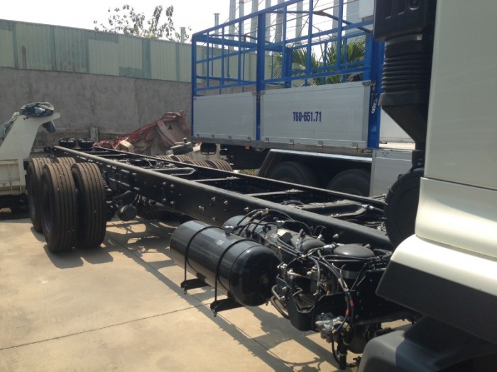 Xe Hino 500 (E4) 3 Chân (6x2) 16 Tấn Thùng Dài 7.7m 9.4m