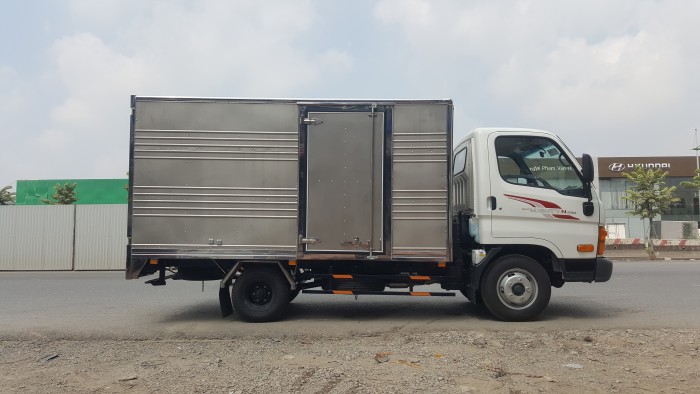 Hyundai 2,5 tấn, thùng kín inox giao ngay, giá tốt nhất