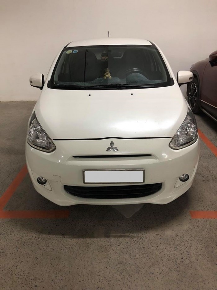 Cần bán xe Mitsubishi Mirage 2014 số tự động màu trắng