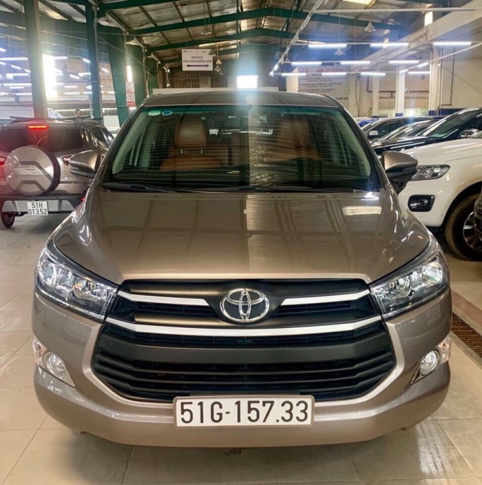 Bán Toyata Innova 2.0E sx 2018 màu nâu