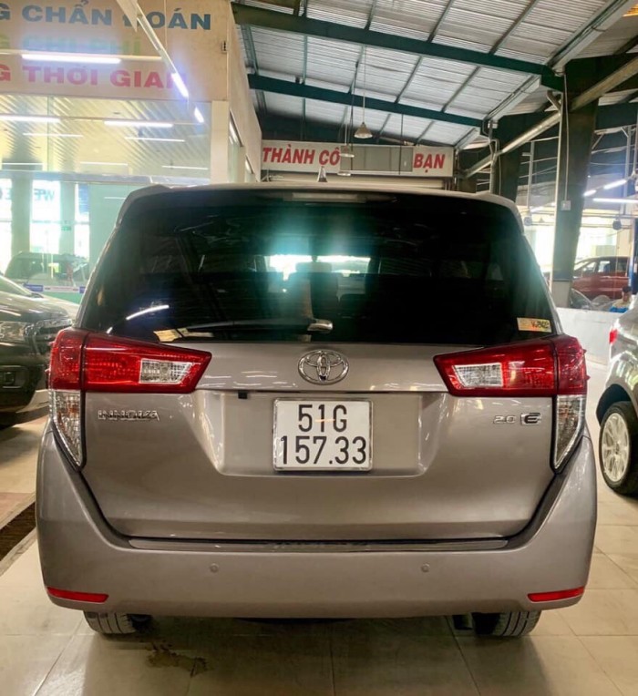 Bán Toyata Innova 2.0E sx 2018 màu nâu