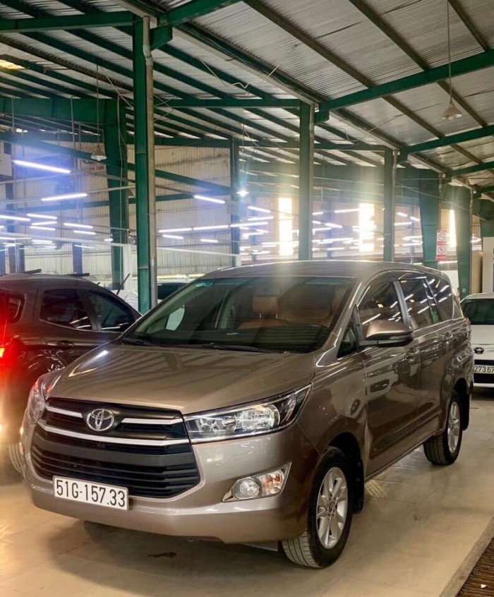 Bán Toyata Innova 2.0E sx 2018 màu nâu