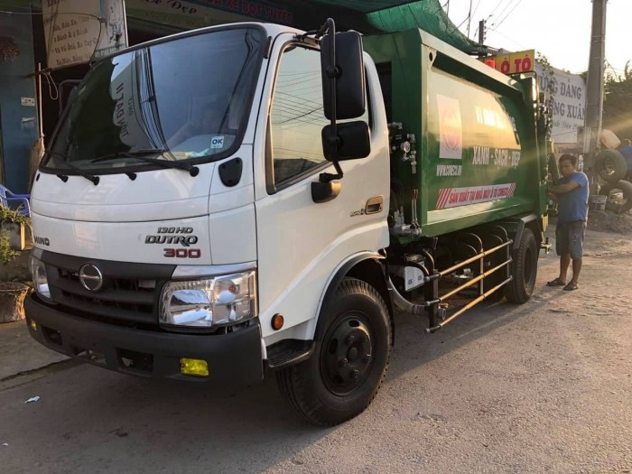 Xe Rác hino 5 khối -''vào thành phố''