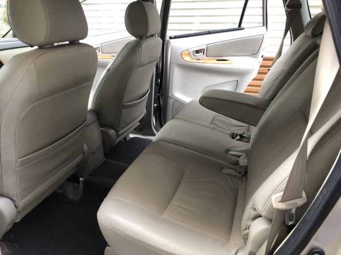 Bán Innova GSR 2011 số sàn bảo cao cấp màu Vàng kim tuyệt.
