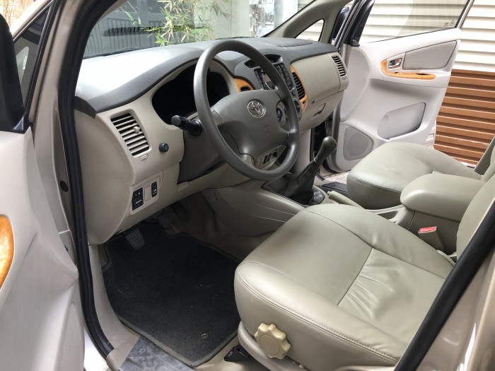 Bán Innova GSR 2011 số sàn bảo cao cấp màu Vàng kim tuyệt.