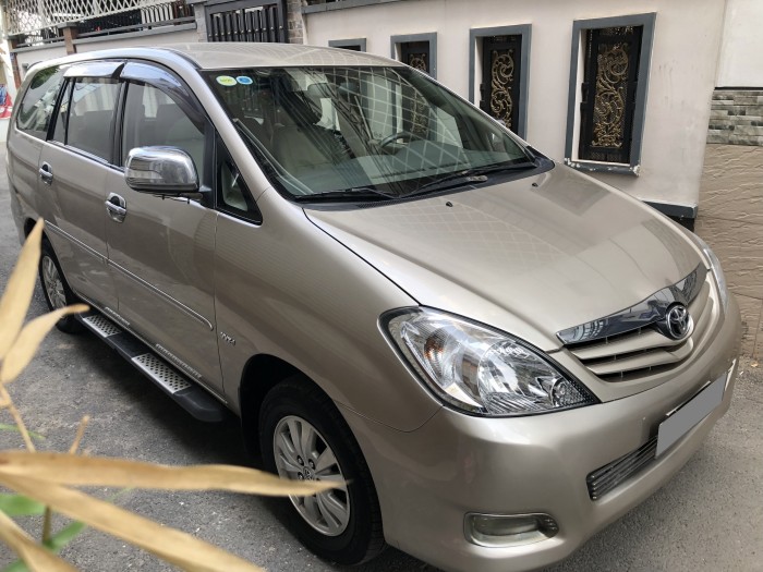 Bán Innova GSR 2011 số sàn bảo cao cấp màu Vàng kim tuyệt.