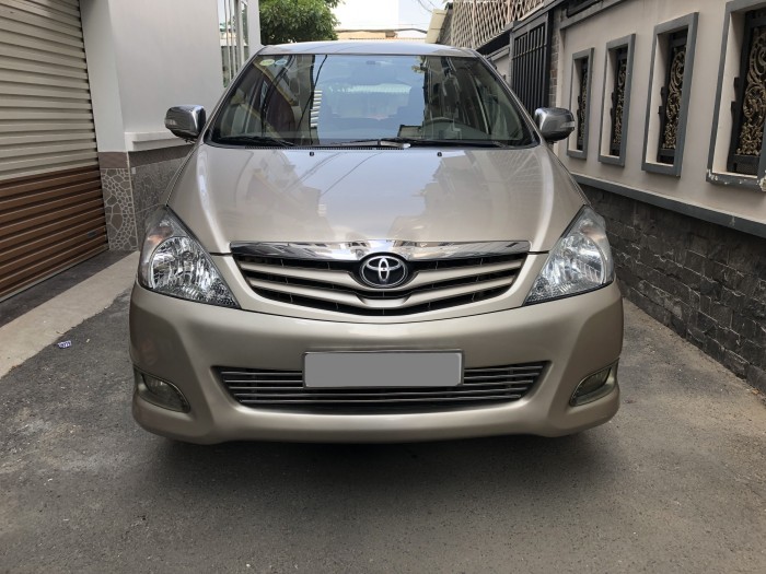 Bán Innova GSR 2011 số sàn bảo cao cấp màu Vàng kim tuyệt.