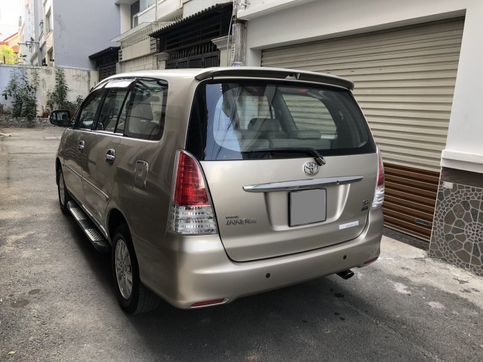 Bán Innova GSR 2011 số sàn bảo cao cấp màu Vàng kim tuyệt.