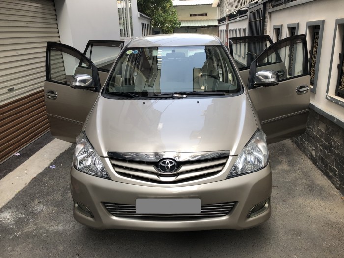 Bán Innova GSR 2011 số sàn bảo cao cấp màu Vàng kim tuyệt.