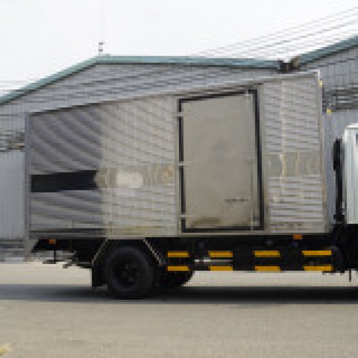 Xe tải ISUZU 2.9 tấn thùng kín dài 4m3 đời 2019