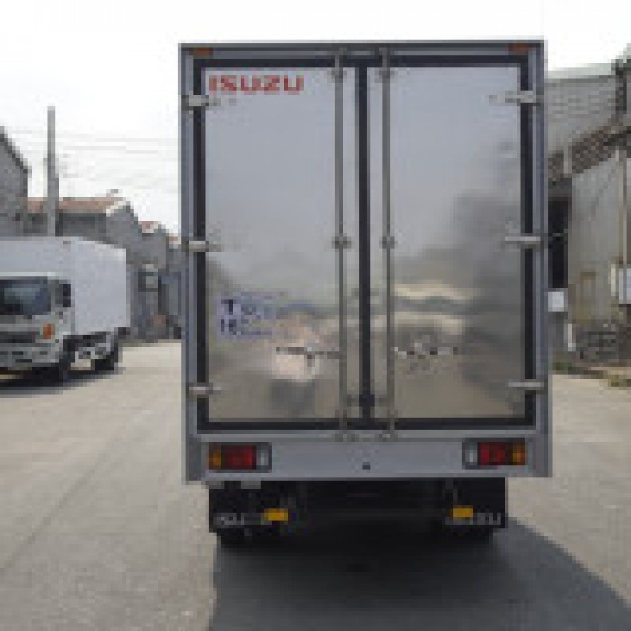 Xe tải ISUZU 2.9 tấn thùng kín dài 4m3 đời 2019