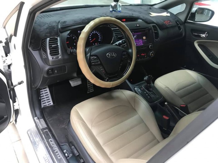 Bán Kia Cerato 1.6AT màu trắng số tự động sản xuất 2018 đi 6000km xe như mới