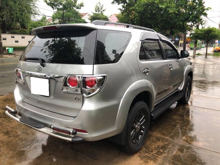 Bán Nhanh Fortuner 2014 máy dầu màu Bạc kẹt tiền bán gấp.