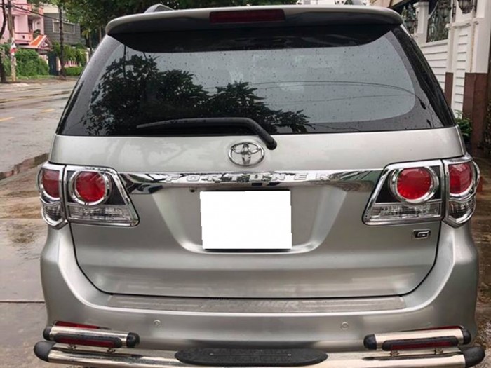 Bán Nhanh Fortuner 2014 máy dầu màu Bạc kẹt tiền bán gấp.