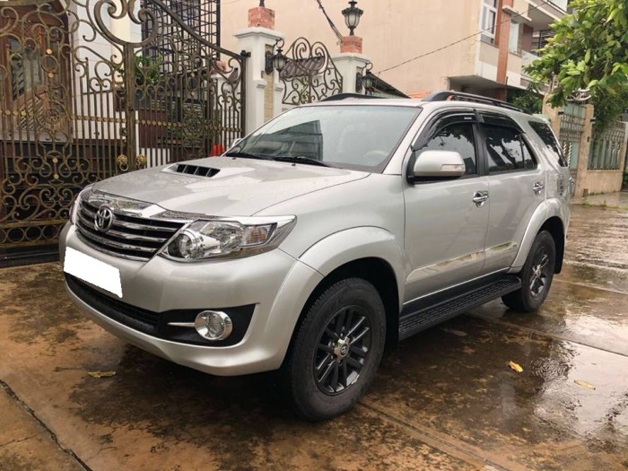 Bán Nhanh Fortuner 2014 máy dầu màu Bạc kẹt tiền bán gấp.