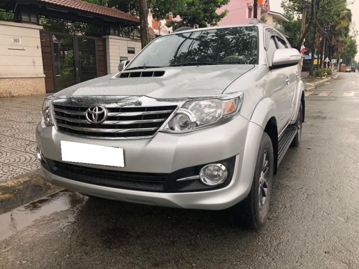 Bán Nhanh Fortuner 2014 máy dầu màu Bạc kẹt tiền bán gấp.
