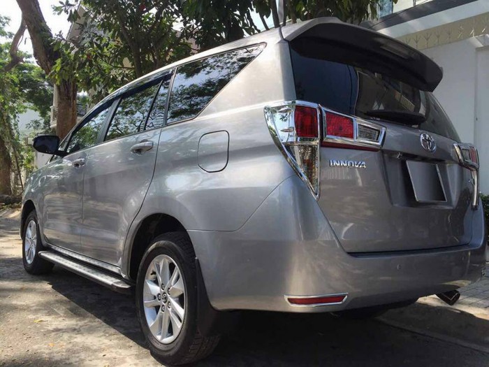 Gia đình cần bán xe Innova 2017, số sàn, máy xăng, màu xám