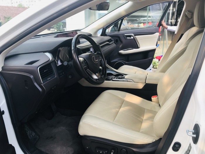 Bán Lexus RX350 sản xuất và đky tháng 12/2017,lăn bánh 2,1 vạn Km,hóa đơn VAT 3,5ty.