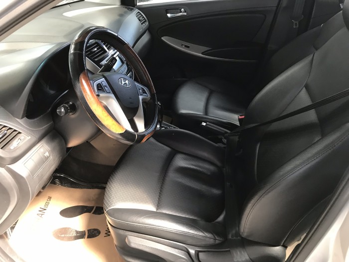 Bán Hyundai Accent 1.4AT màu bạc số tự động nhập Hàn Quốc 2012 biển Đồng Nai đi 41000km