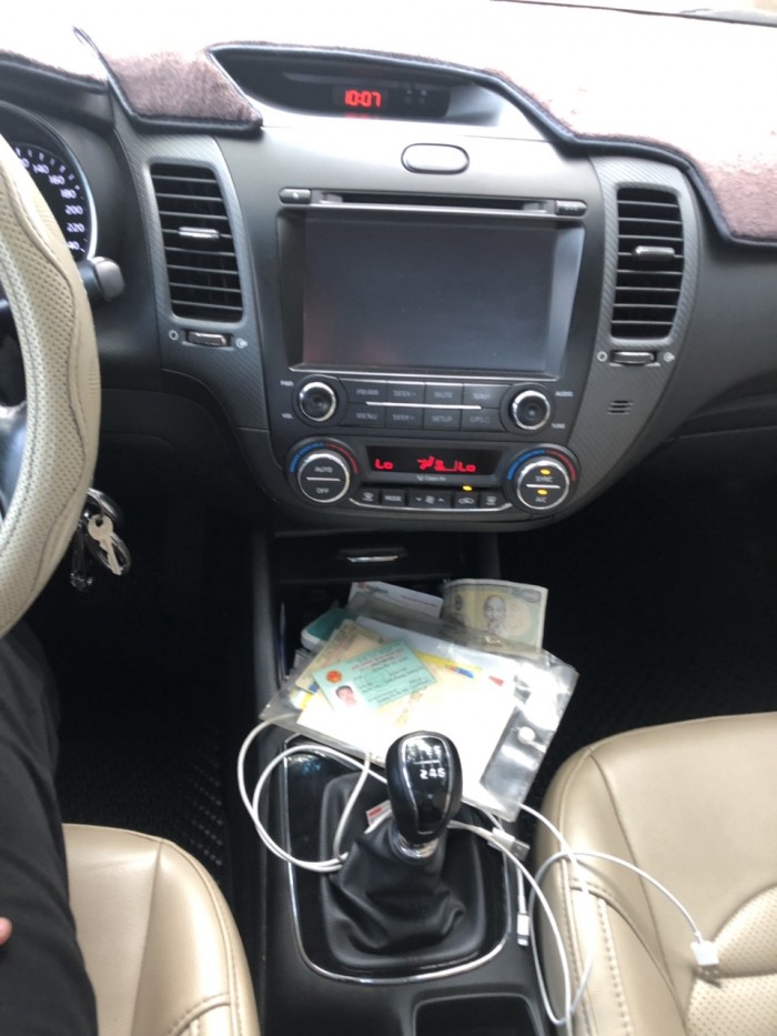 Bán Kia Cerato 1.6MT màu trắng số sàn bản đủ sản xuất 2017 đi 32000km