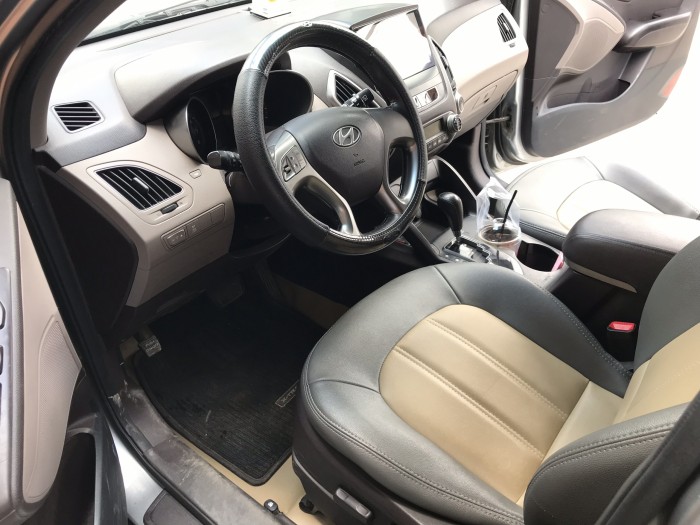 Bán Hyundai Tucson 4WD 2.0AT màu xám số tự động nhập Hàn Quốc 2011 biển Bình Dương