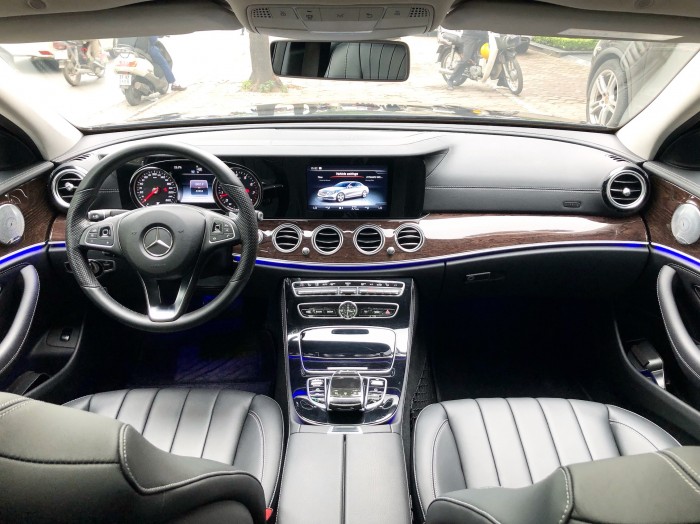Xe lướt - Mercedes E250 2018 cũ màu Đen chính chủ giá tốt