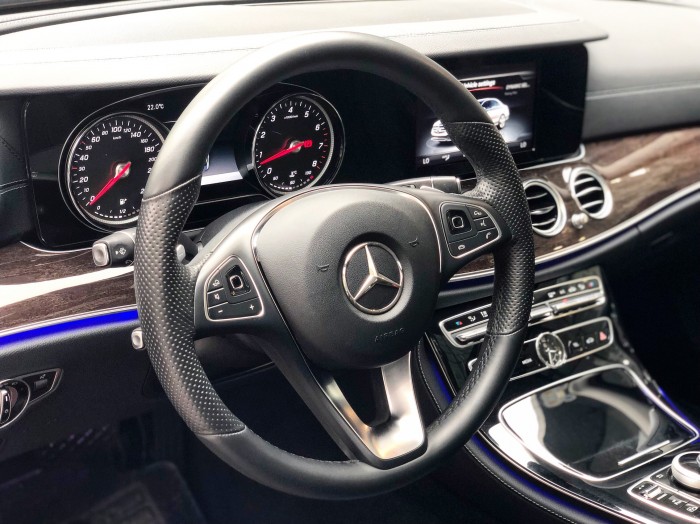 Xe lướt - Mercedes E250 2018 cũ màu Đen chính chủ giá tốt